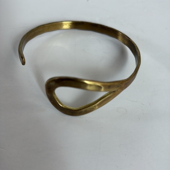 Hammered metal gold tone cuff bracelet brass? bracelet half circle bracelet - Picture 3 of 16